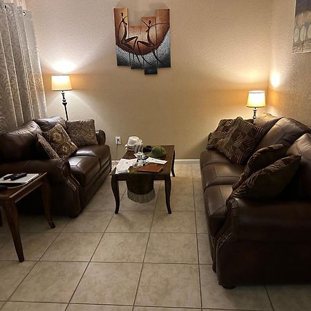 ホームステッド Speedway Blvd Townhouseヴィラ エクステリア 写真