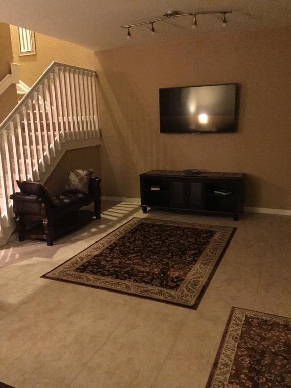 ホームステッド Speedway Blvd Townhouseヴィラ エクステリア 写真